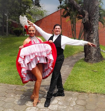 Con formación en Cuba, Londres