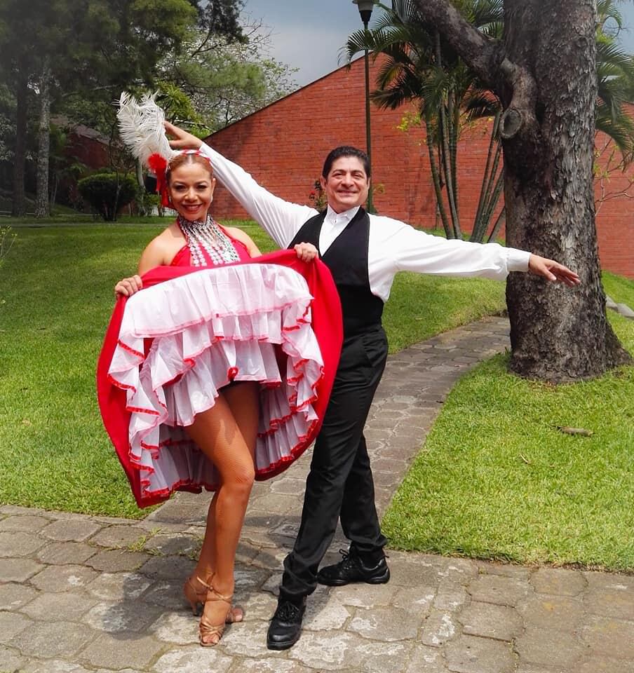 Con formación en Cuba, Londres y otros países, Mauricio Bonilla se ha convertido en un referente de la danza de El Salvador. (Foto cortesía redes sociales).