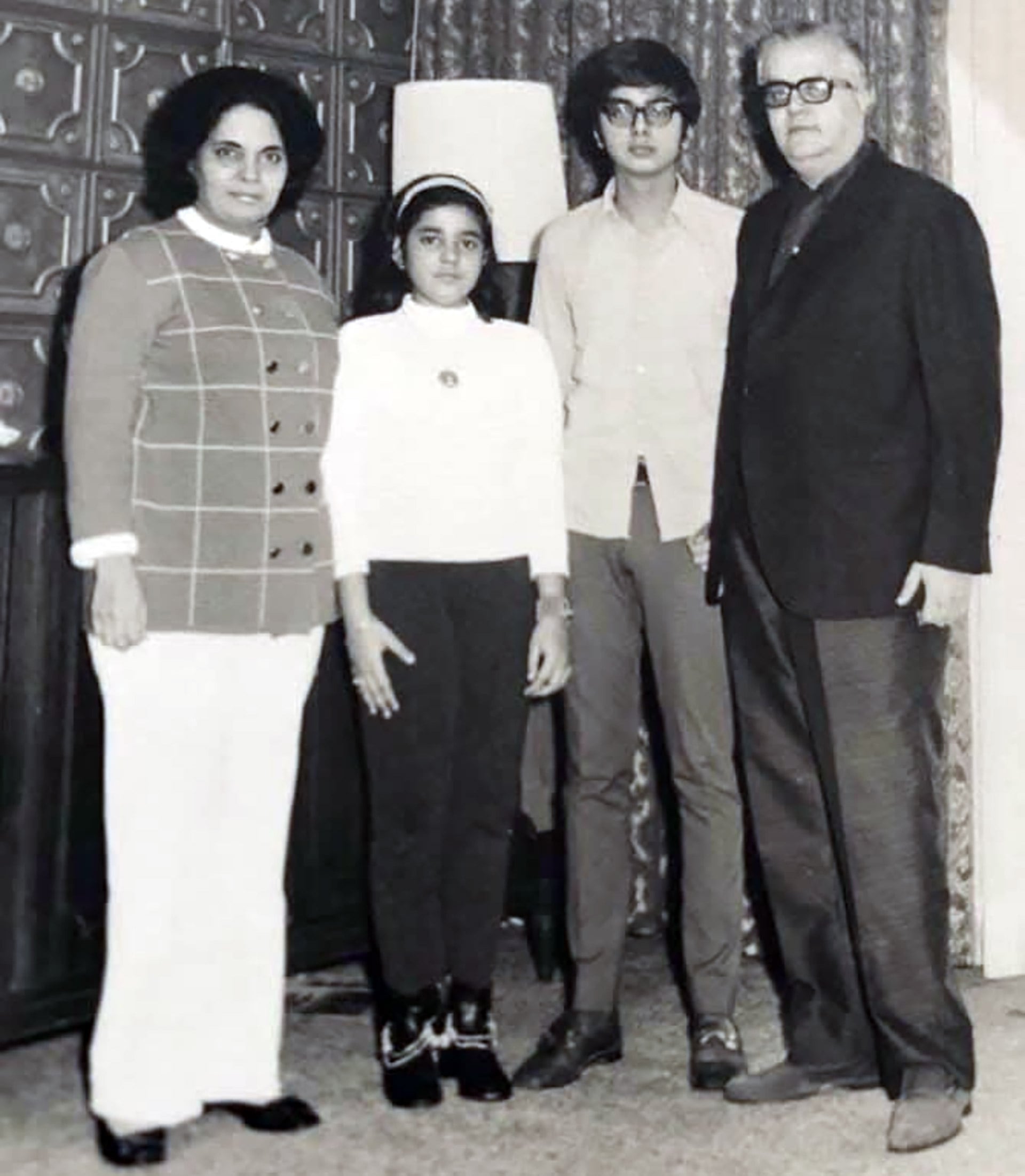 Anita y su familia. Nació en Singapur hace 67 años y hoy vive en Estados Unidos con su esposo