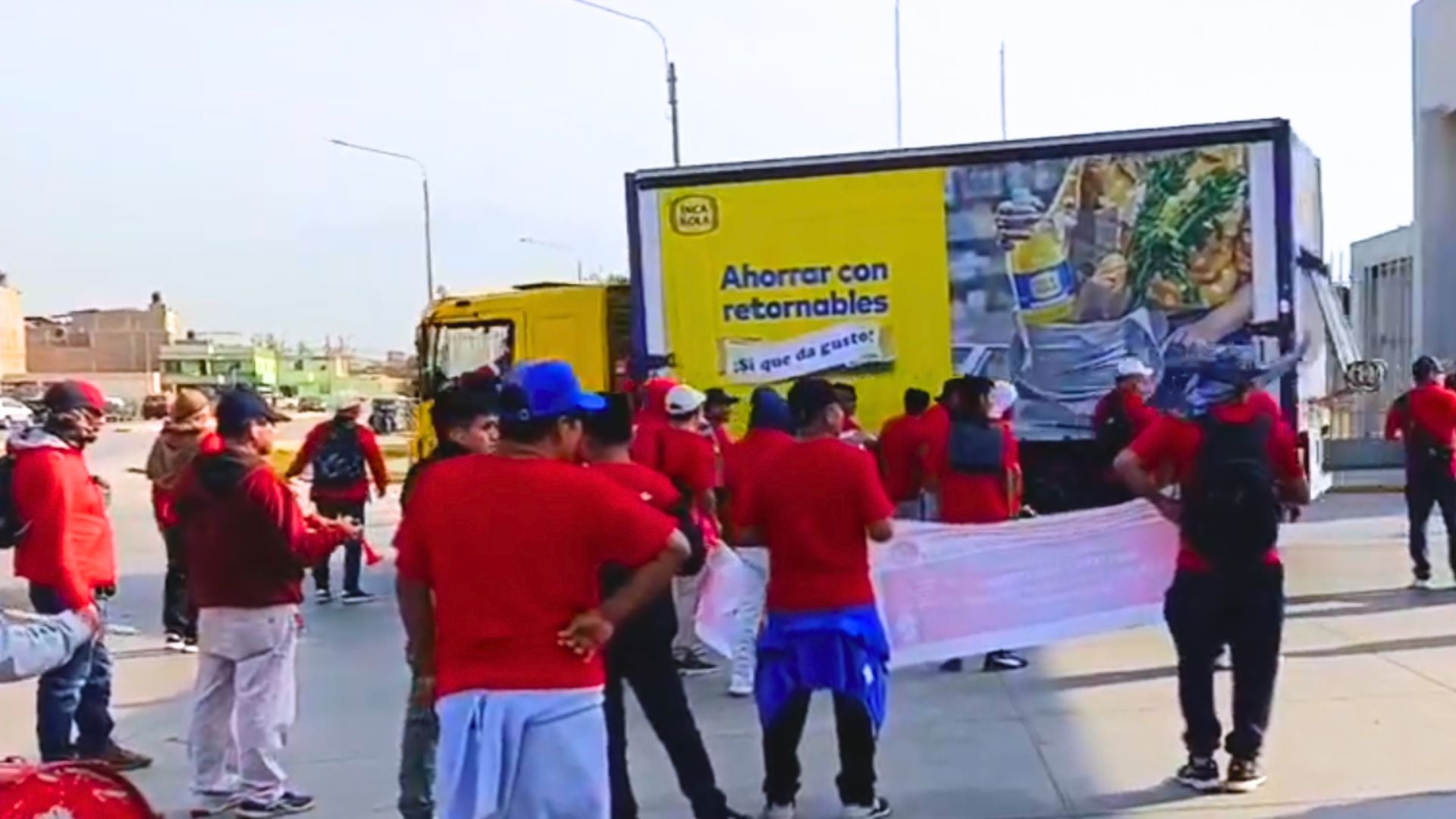 “Navidad sin Inca Kola”: Trabajadores de embotelladora de Coca Cola en huelga en plena Navidad
