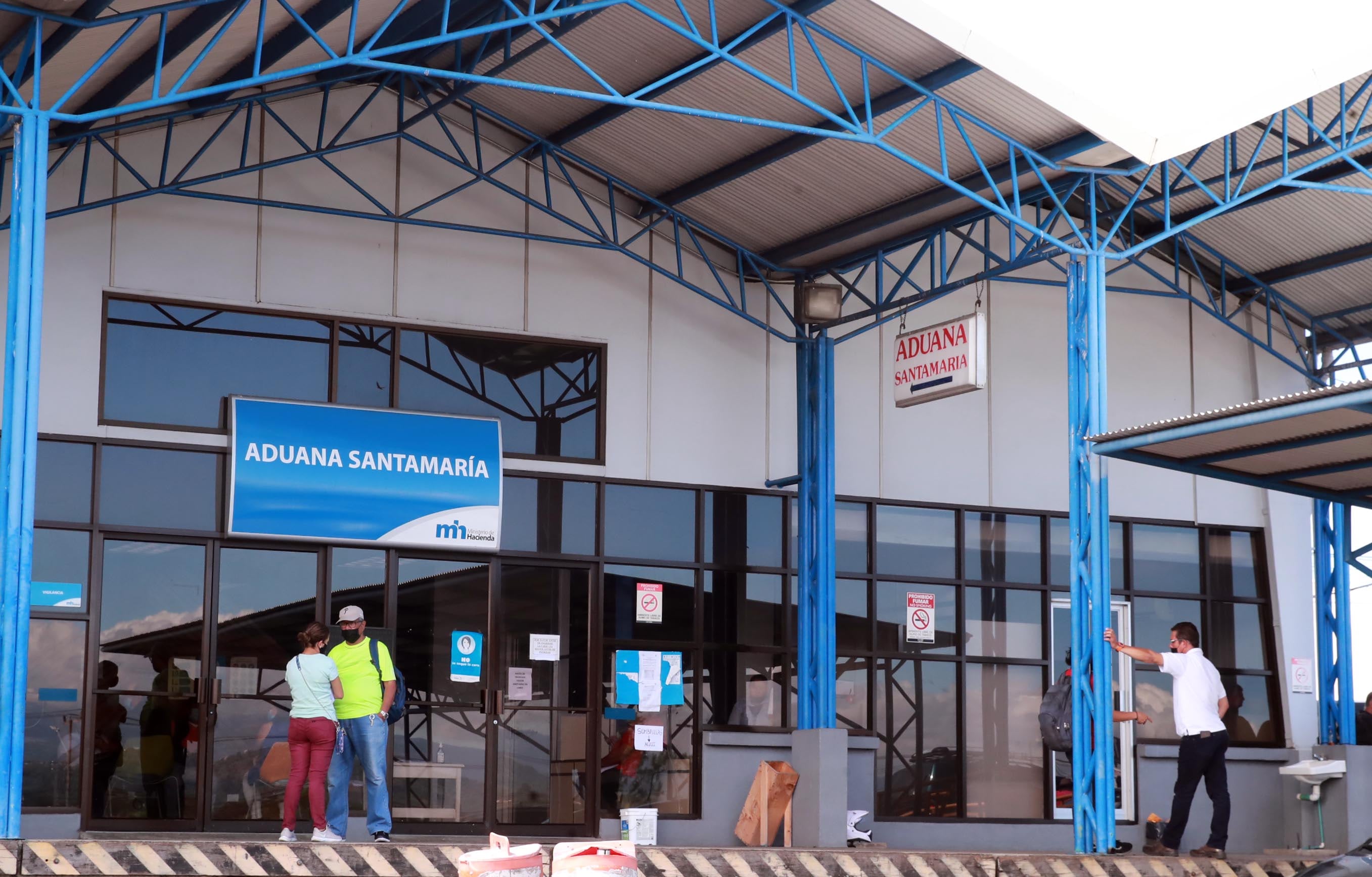 La Aduana Santamaría decomisó más de siete toneladas de mercancías importadas mediante la modalidad Courier tras detectar irregularidades en las declaraciones aduaneras. (Cortesía: Alonso Tenorio)