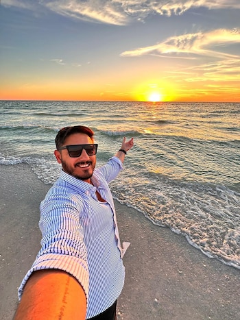 Con el horizonte de fondo,