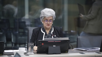 Comisión legislativa recomienda no reelegir a Julia Varela mientras avanza propuesta para reformar elección de magistrados en Costa Rica