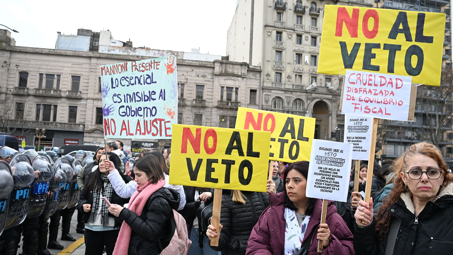 Una marcha por la emergencia en discapacidad frente al Congreso (Maximiliano Luna)