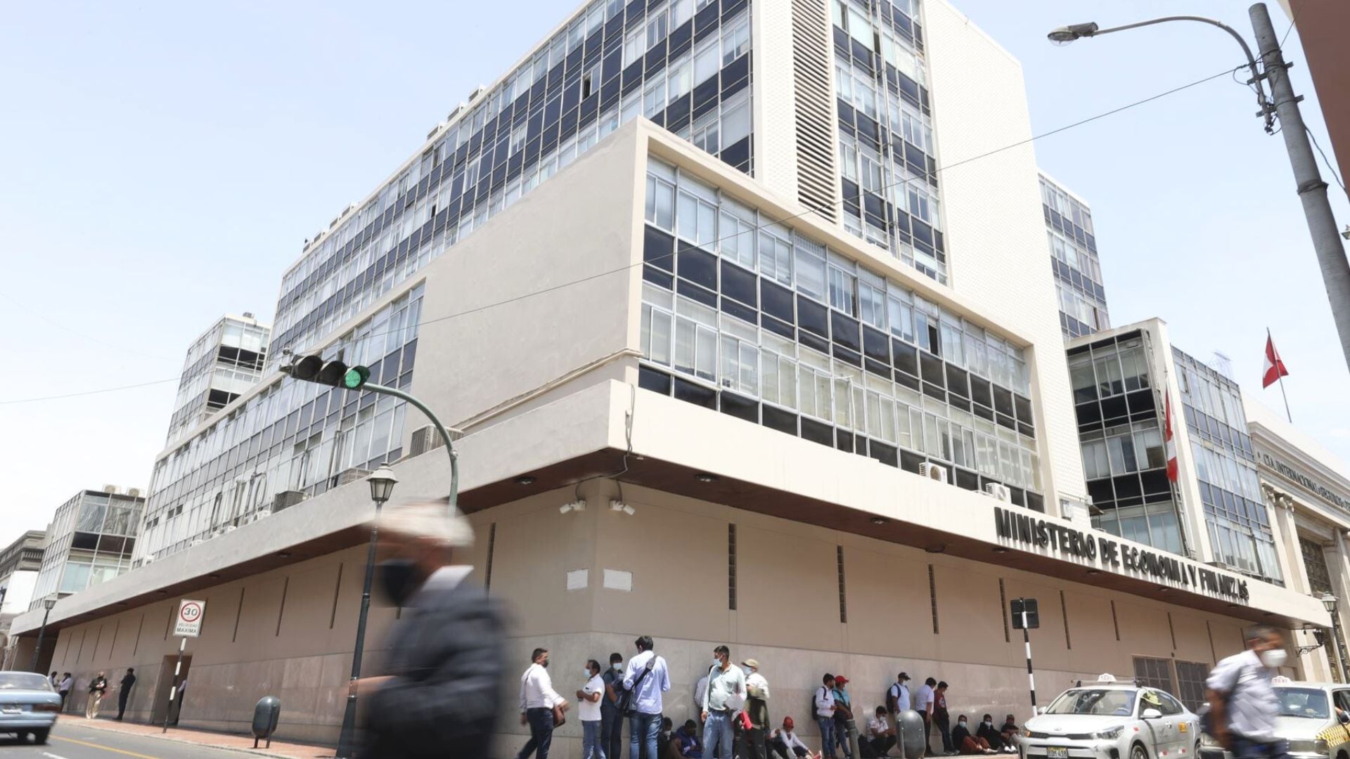 El MEF acordó aumento de la propuesta de incrementos de salarios estatales, de S/50, a S/75 y ahora a S/100. - Crédito Andina/Jhonel Rodríguez Robles