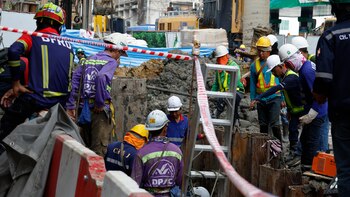 Intentan rescatar a un obrero