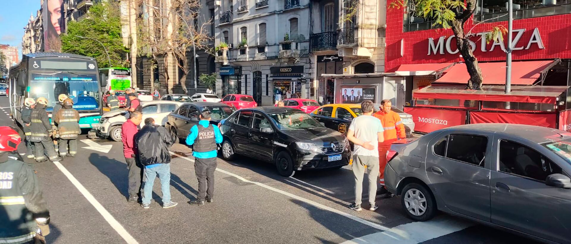 Un violento accidente sacudió la mañana en el centro porteño