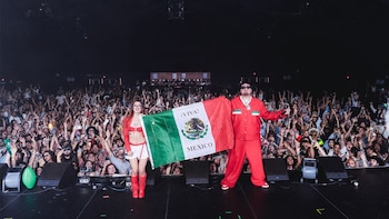 El grito de "¡Viva México!" marcó el cierre de una noche inolvidable, reafirmando la presencia del reguetón mexa en los escenarios internacionales. (Instagram/ @cachirulaa)