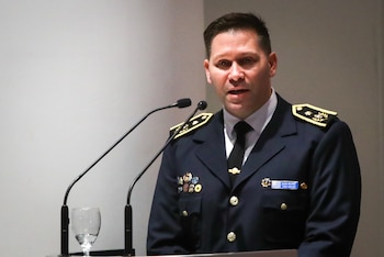 El director general de Lucha Contra el Crimen Organizado e Interpol, Juan Alvez, habla durante una rueda de prensa en Montevideo (Uruguay). EFE/ Hernán Ogállar Vidal