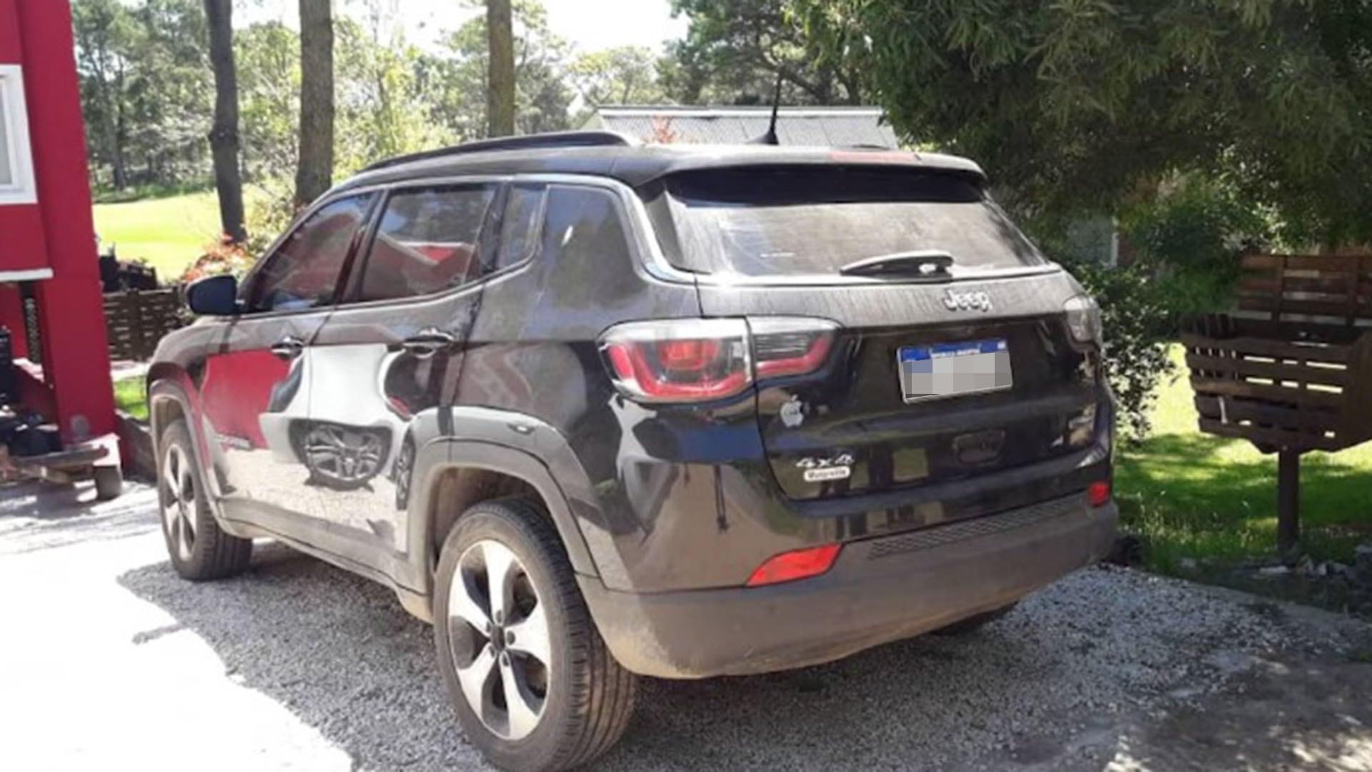 La camioneta Jeep Compass en la casa de Cariló