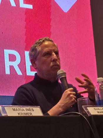 Guillermo Martínez debate sobre la crisis en la cultura