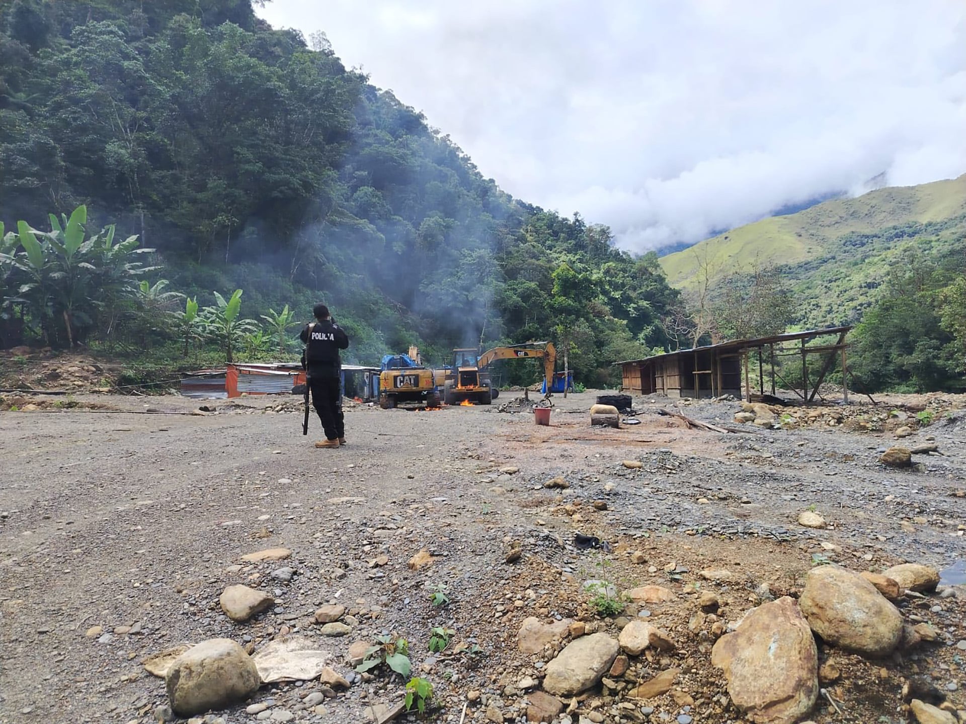 Operativo de la Autoridad Jurisdiccional Minera de Bolivia (Ajam) en un campamento de minería ilegal en la localidad de Sorata, La Paz.