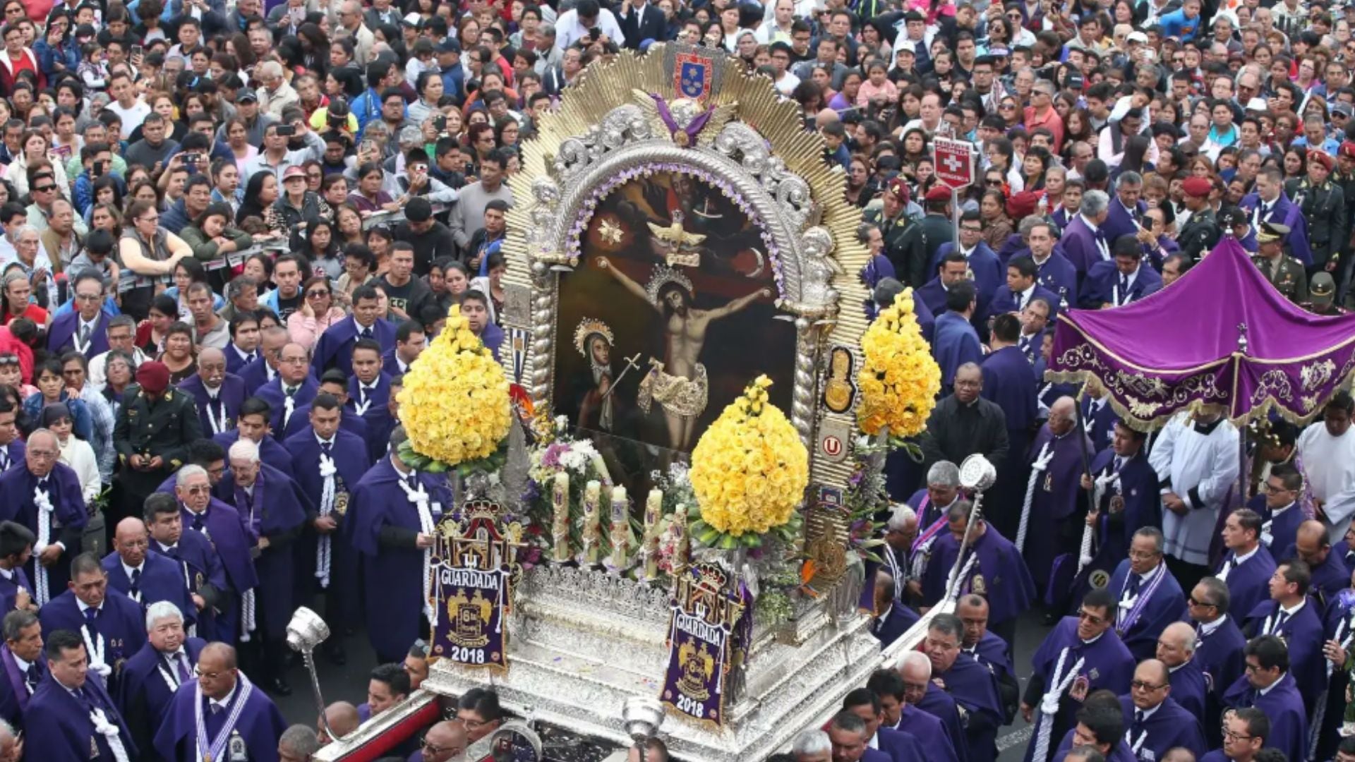 El anda del Cristo Moreno pernoctará en la Iglesia del Carmen tras completar la ruta por el Centro Histórico.