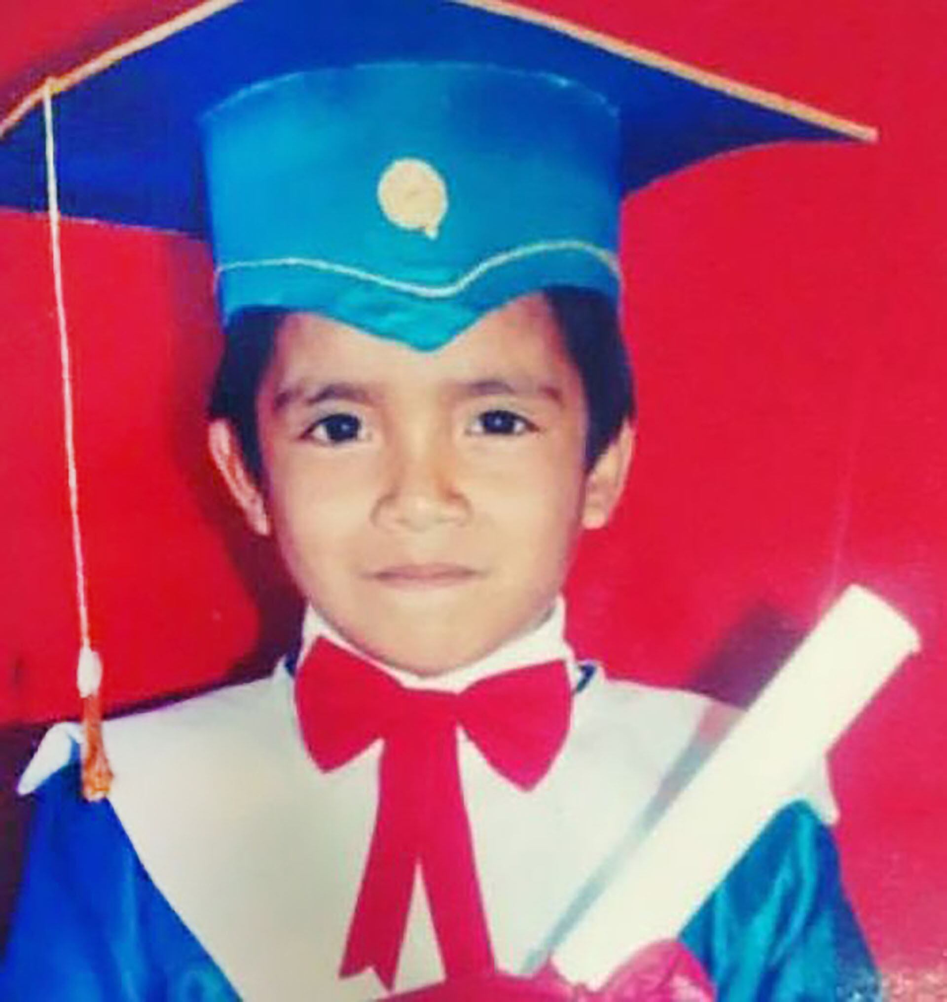 Oliver en un acto del colegio (Gentileza Oliver Quiroz)