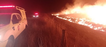 Utilizaron un avión hidrante para