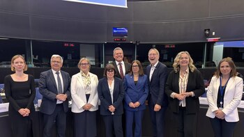 (AMP) La UE acepta con condiciones aplicar el pacto arancelario con EEUU y esquiva la última amenaza de Trump