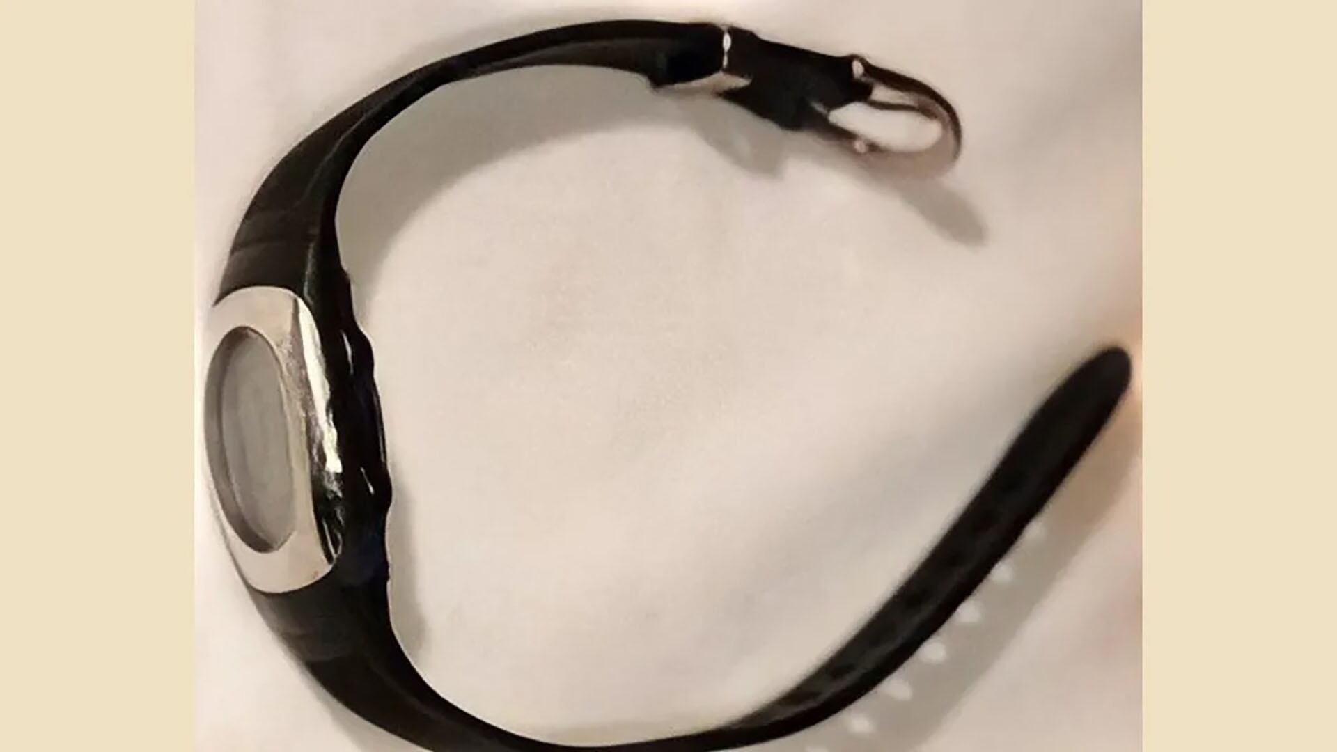 El reloj de la víctima recuperado tras su muerte