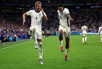 Los jugadores de Inglaterra Jude Bellingham y Harry Kane (EFE/EPA/FRIEDEMANN VOGEL)