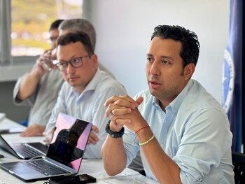 Julián López fue apoyado por