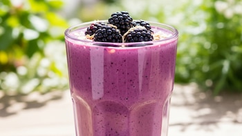 Licuado de avena y moras: antioxidantes, fibra y energía en cada vaso