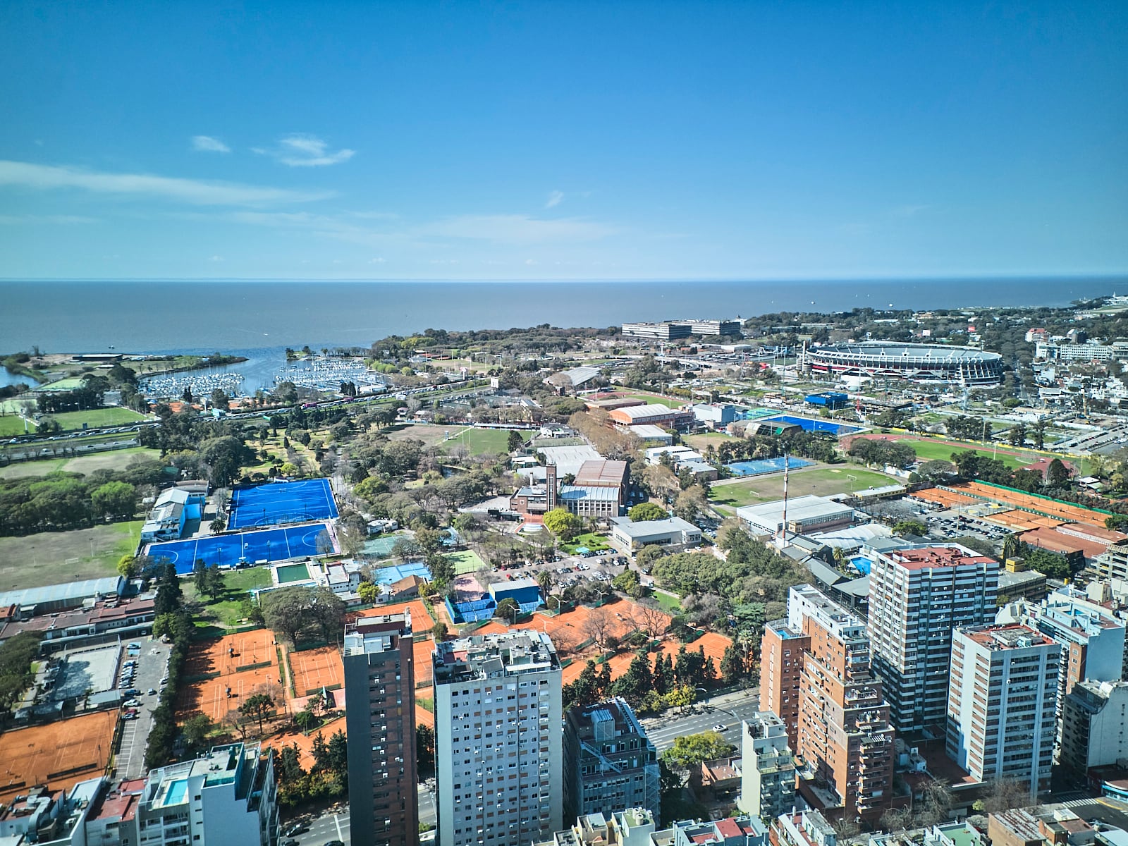 Las vistas abiertas hacia el Río de la Plata, uno de los principales atributos del predio (Toribio Achaval)