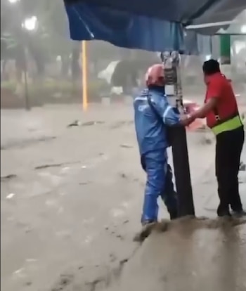 Mototaxi fuerte lluvias Chimalhuacán Edomex