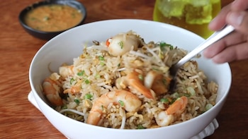 Chaufa con mariscos preparación. Foto: