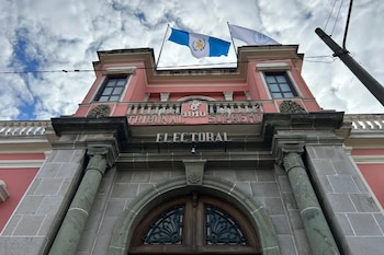 Los magistrados del TSE reformaron cuatro reglamentos electorales para precisar cuándo la promoción de imagen se convierte en campaña anticipada.