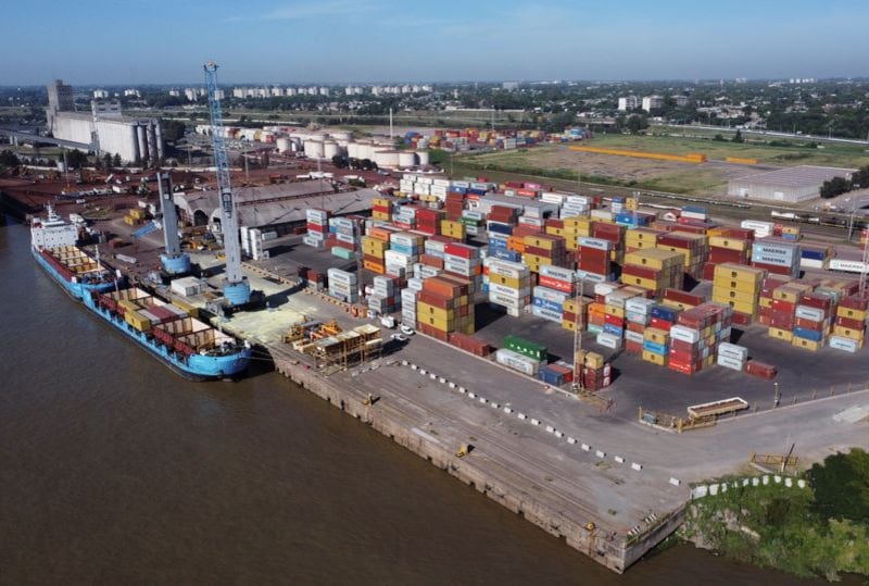 El Puerto de Rosario, en Santa Fe, es el principal nodo de salida de las exportaciones agroindustriales del país. (Reuters)