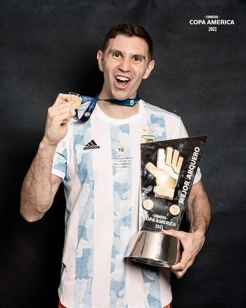 Dibu Martínez se llevó, además,