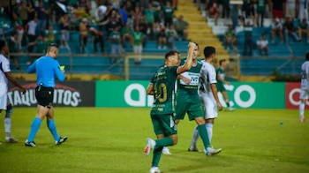 Harold Osorio adelantó al club salvadoreño a los cinco minutos, pero Nicolás Messiniti igualó a los 15 y Damián Ramírez marcó a los 22 el primer triunfo eliminatorio de Marathón. (Cortesía: Concacaf)