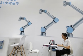 Carl Benedikt Frey y Michael Osborne pronosticaron que el 47% de los empleos podría desaparecer antes de 2030. (REUTERS/Jason Lee)