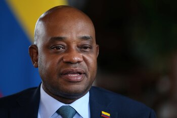 Luis Gilberto Murillo reemplazó a