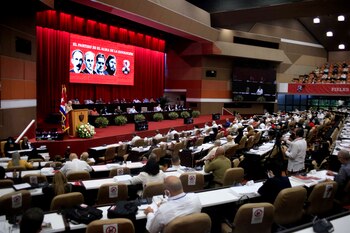 Participantes asisten al VIII Congreso