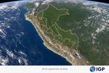 Vista satelital del territorio de Perú con divisiones regionales, un punto rojo, la fecha 20 de septiembre de 2026 y un logotipo azul en la base.