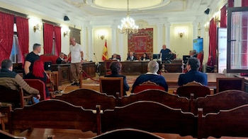 Los acusados de estafar a su nuera sorda en León para quitarle la casa reconocen los hechos y aceptan 6 meses de prisión