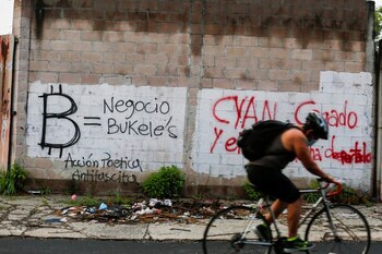 Imagen de archivo. Un ciclista