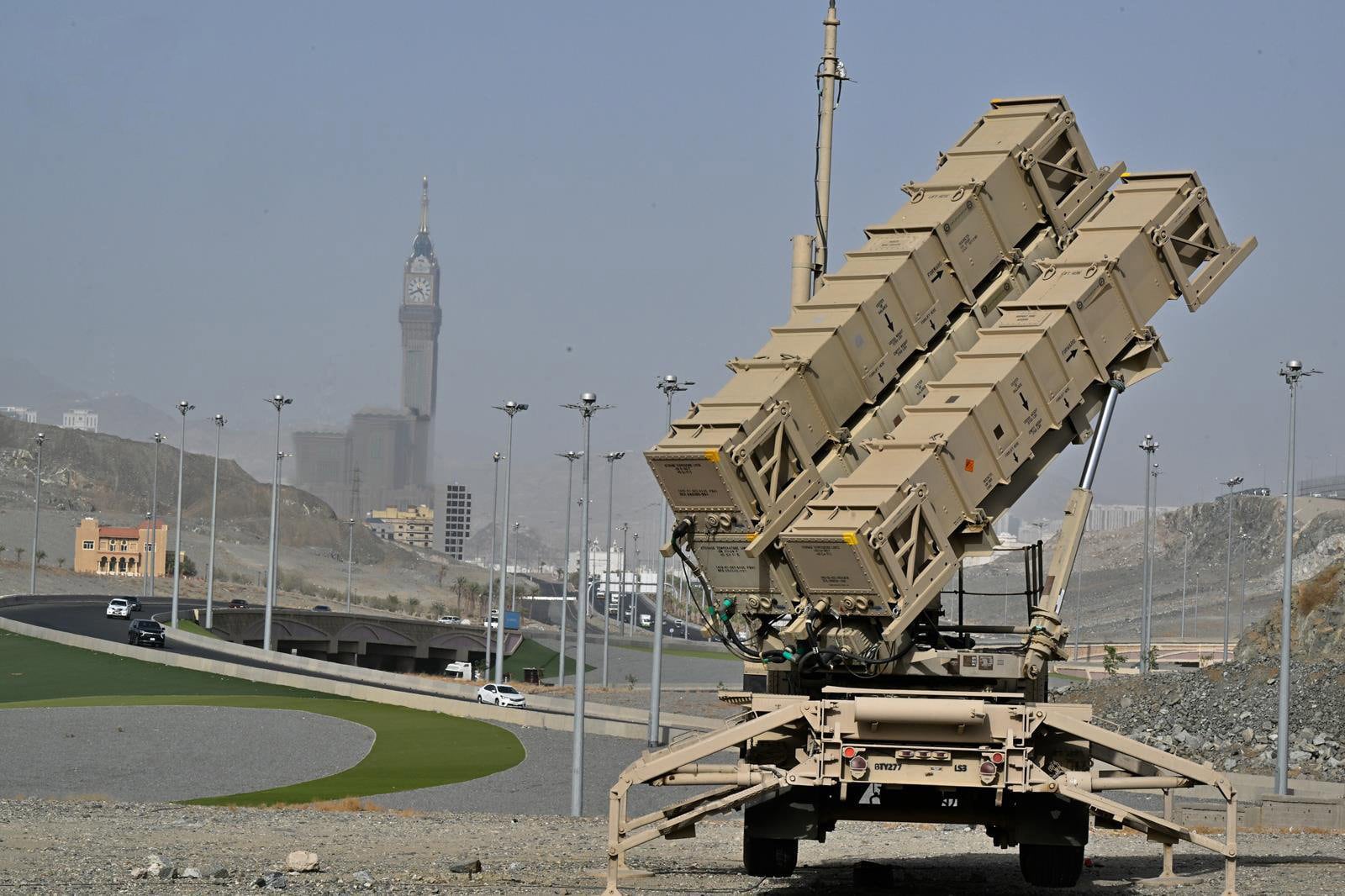 La coalición para Yemen liderada por Arabia Saudí lanza ataques contra misiles y líneas de suministro hutíes
