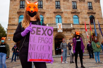 Concentración convocada por varias asociaciones