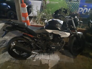 La moto en la que se movilizaban los delincuentes
