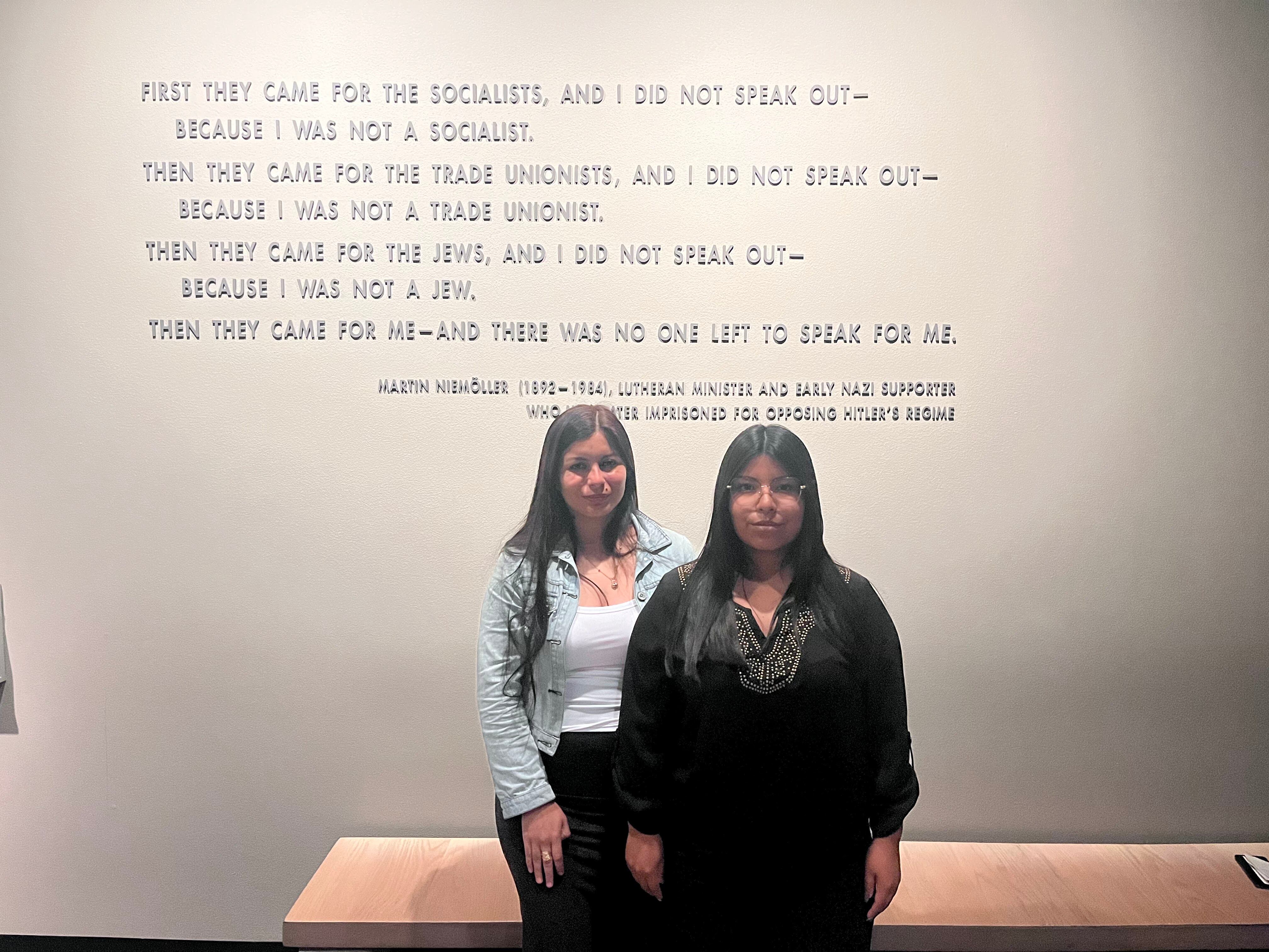 La estudiante Agustina Cruz y la docente Lorena quedaron impactadas con el Museo del Holocausto en Washington