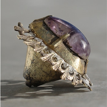 La amatista, engarzada en plata