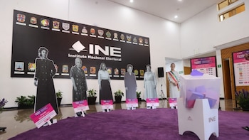 ¿Quiénes son las mujeres que abrieron camino en la política? El INE reconoce participación femenina en exposición