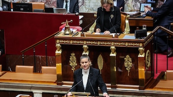 Fracasan las mociones de censura