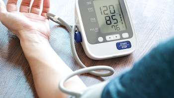 No confíes en la IA para recomendaciones de monitores de presión arterial, advierte estudio