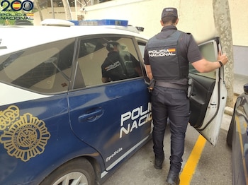 Un agente de la Policía