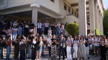 El pleno del Ayuntamiento traslada su condena por el asesinato de la estudiante Claudia Tacoronte