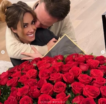 La pareja comparte imágenes románticas en la playa, eventos públicos y momentos familiares con sus hijos Manuel y Emiliano (IG)