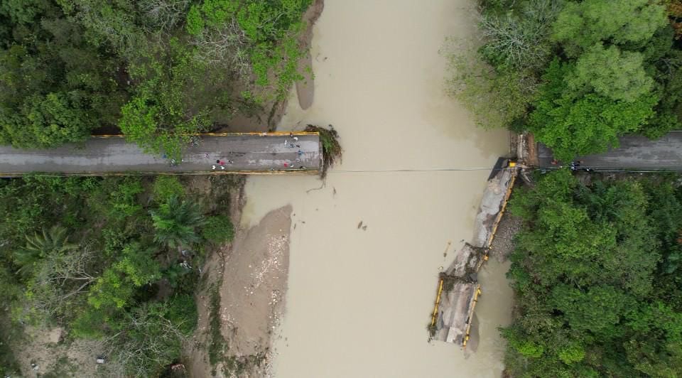 La provincia de Espaillat recibió inspección y acciones prioritarias para rehabilitar puentes, cañadas y sistemas eléctricos tras crecidas históricas del río Yásica. (Foto cortesía Ministerio de la Presidencia)