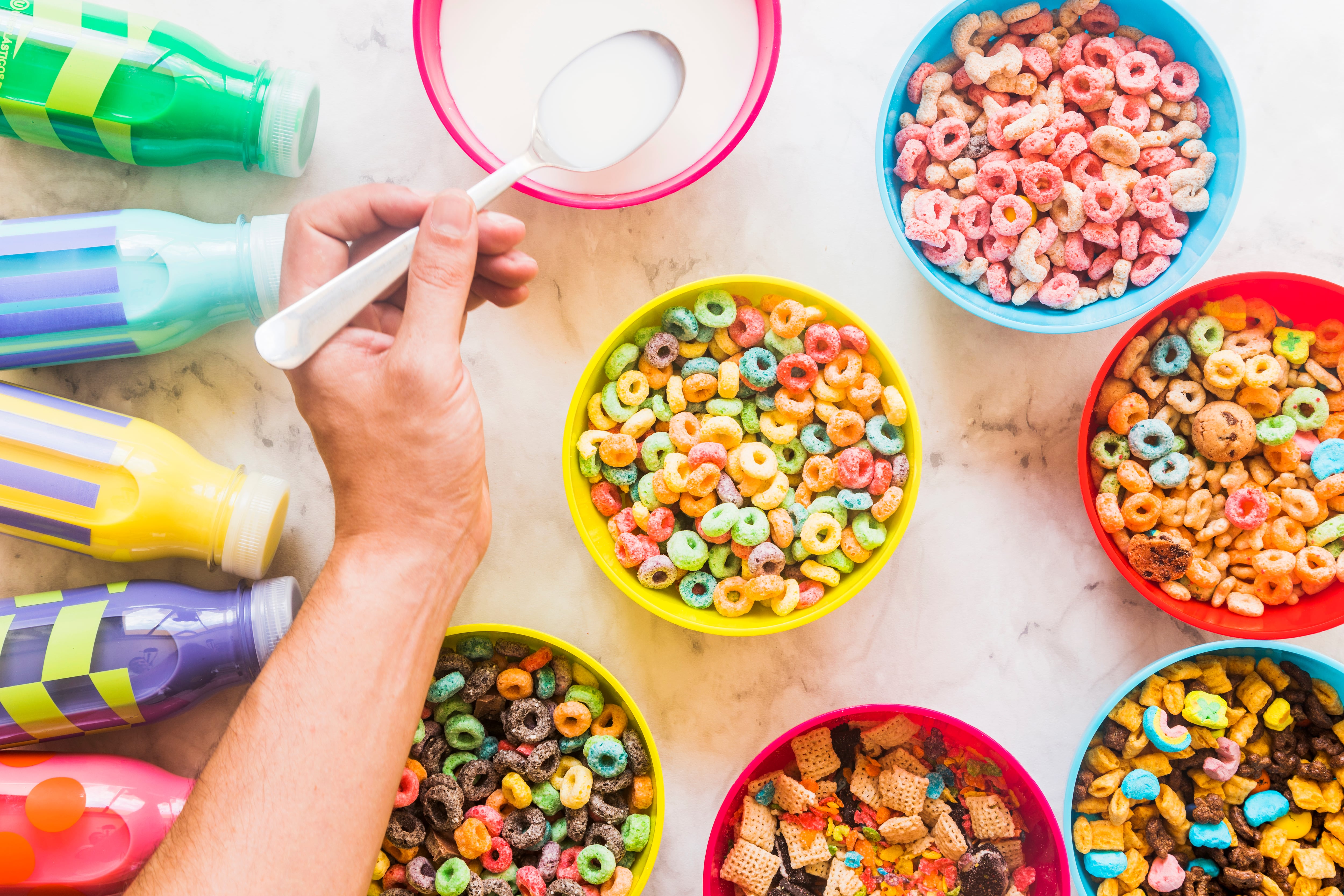 La empresa aclaró que la mayoría de sus cereales vendidos ya está libre de sus colorantes certificados. Foto: Freepick